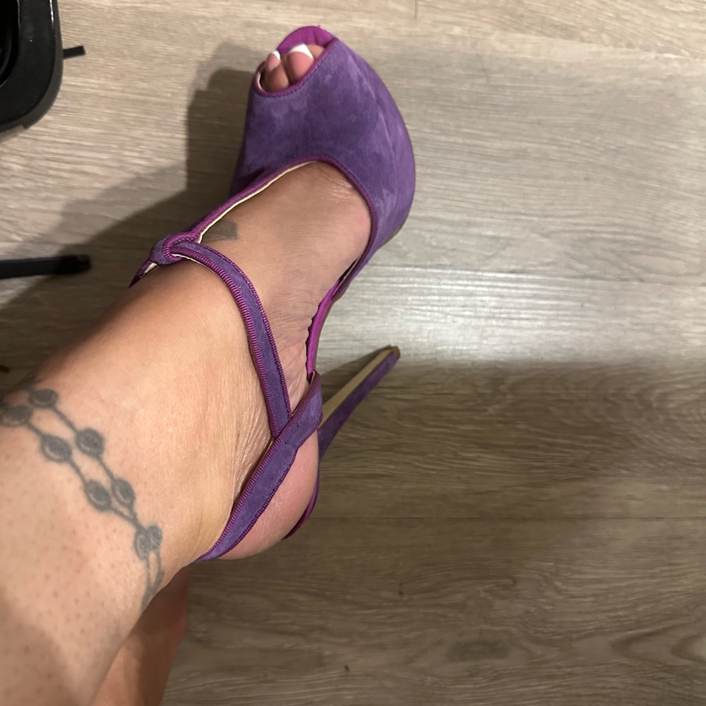 Heels - Picture 2 of 3